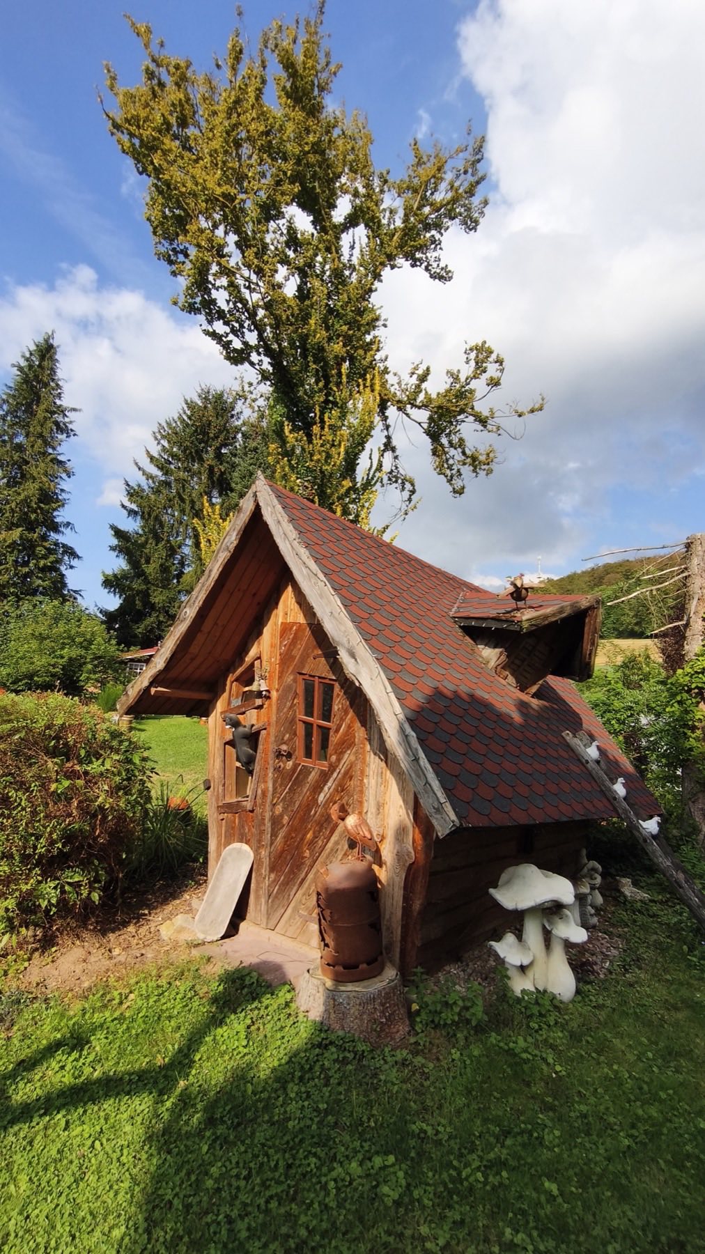 Das Hexenhaus im Garten aus der Nähe